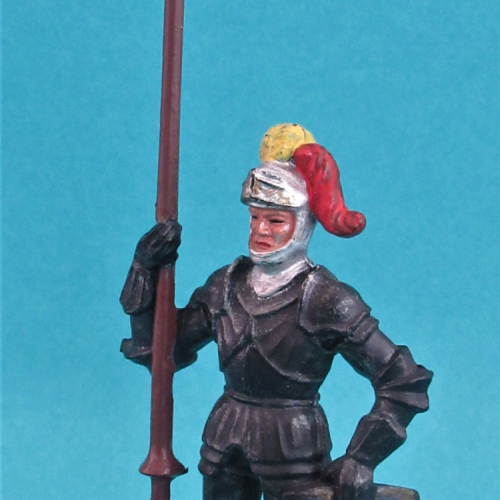 8937  Chevalier en armure de faction avec lance, bouclier et casque à plumets (commercialisé dès 1958 - II).